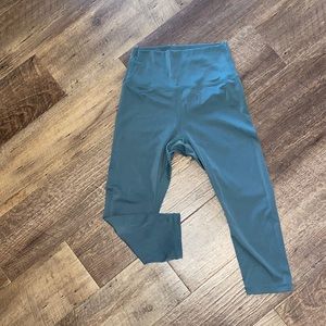 BuffBunny Rosa Leggings Capris